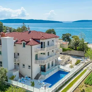 Riva With Swimming Pool Hotel Kaštela